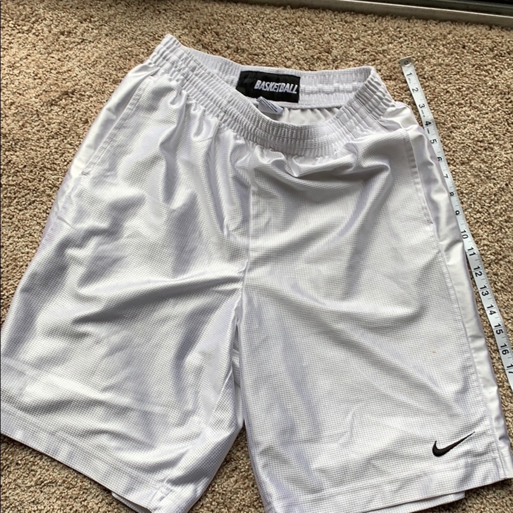Nike basketball shorts white medium